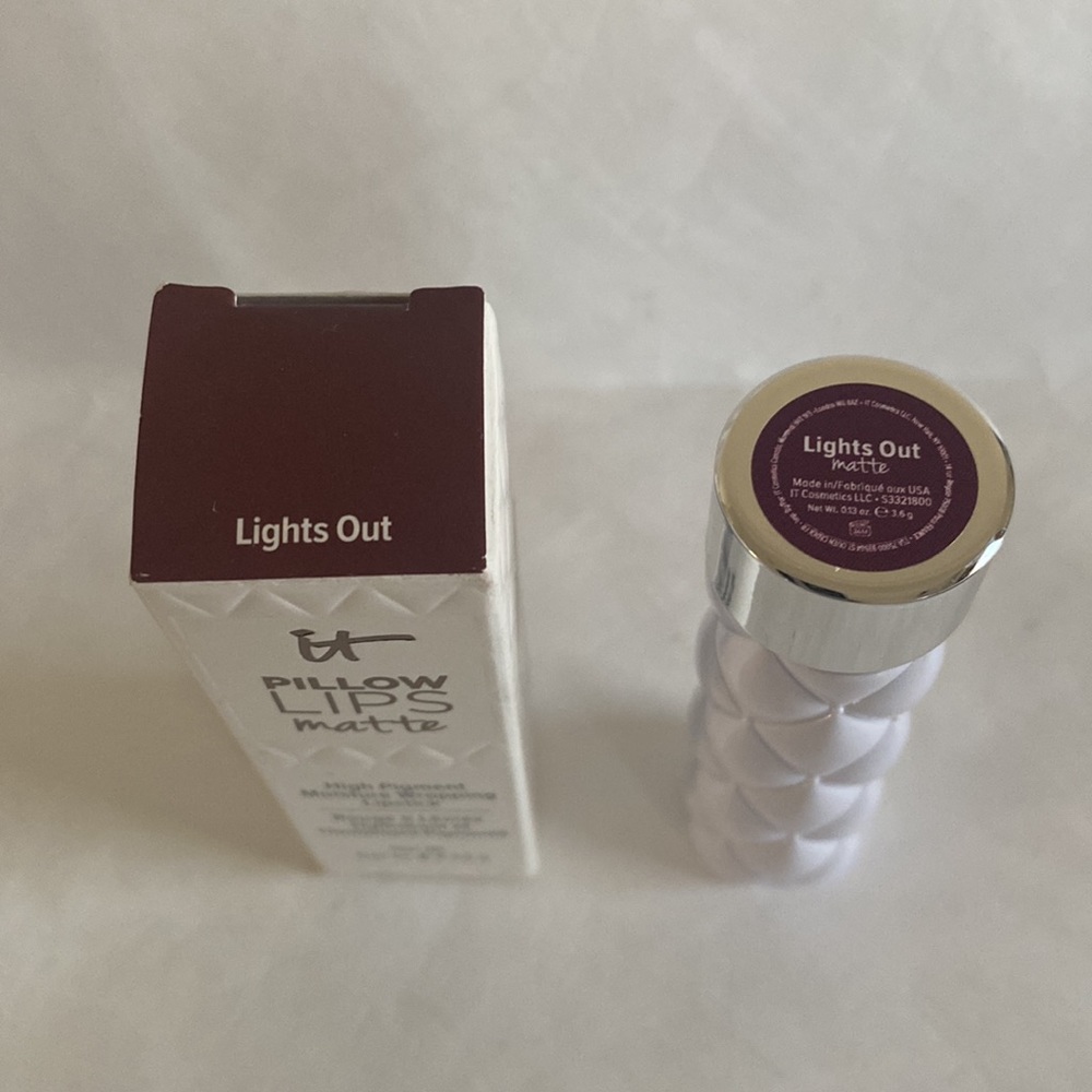 IT COSMETICS Pillow Lips Lipstick Lights Out (Dark Nude Espresso) $24